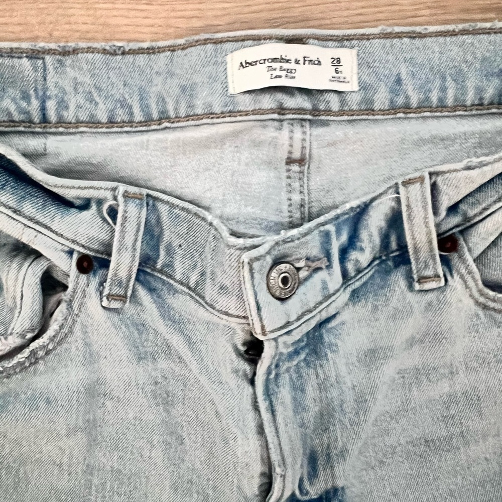 Abercrombie & Fitch Light Blue Distressed Baggy Jeans - Picture 4 of 7